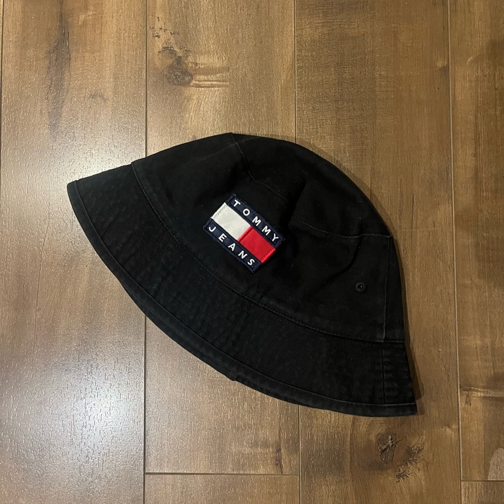Tommy Hilfiger Black Bucket Hat reversible